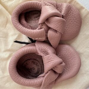 FRESHLY PICKED - BLUSH KNOTTED BOW BABY SHOE